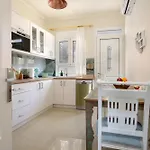 Athenais Two Storey House 아파트