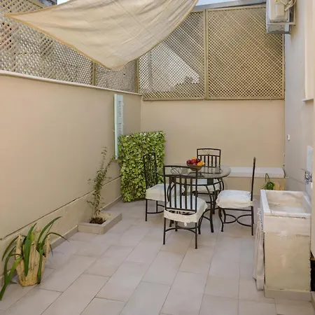 아파트 Athenais Two Storey House