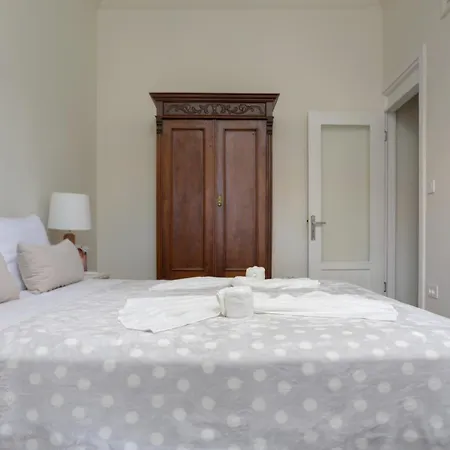 Athenais Two Storey House Апартаменты *