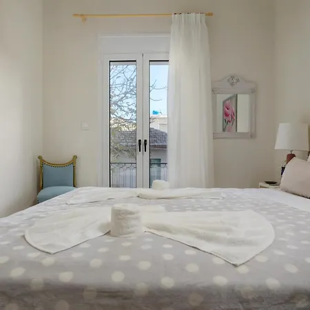 Athenais Two Storey House Апартаменты *