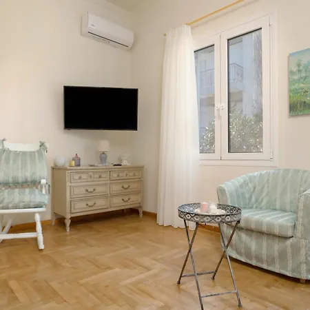 Athenais Two Storey House Апартаменты *