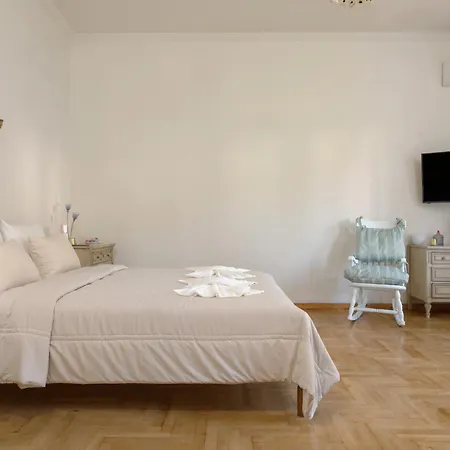 Athenais Two Storey House Апартаменты