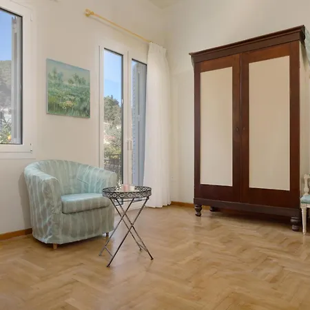 Athenais Two Storey House Апартаменты