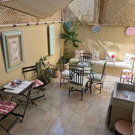 Athenais Two Storey House 아파트